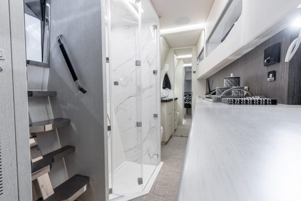 Dracan 42 - Interior - 18